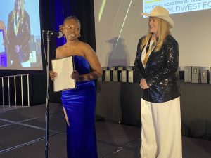 Lizzy Nioyke thanks Jodi for Carlini Scholarship